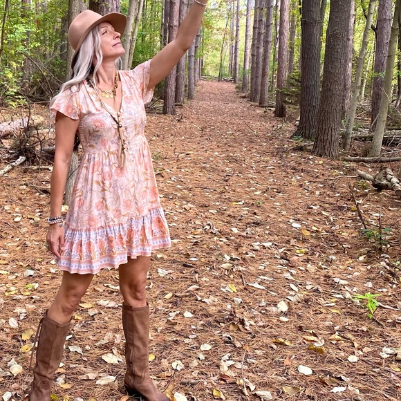 ⭐️SOLD⭐️GORGEOUS Boho dreamy floral dress w blush vibe🌸✨ - Picture 3 of 14